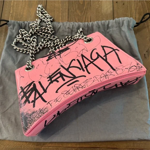 Balenciaga WOMEN'S CRUSH SMALL CHAIN BAG in graffiti pink - Picture 3 of 6